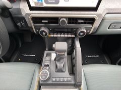 TOYOTA MY25 Tacoma Trailhunter *ON STOCK*