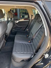 Volkswagen Touareg - 11