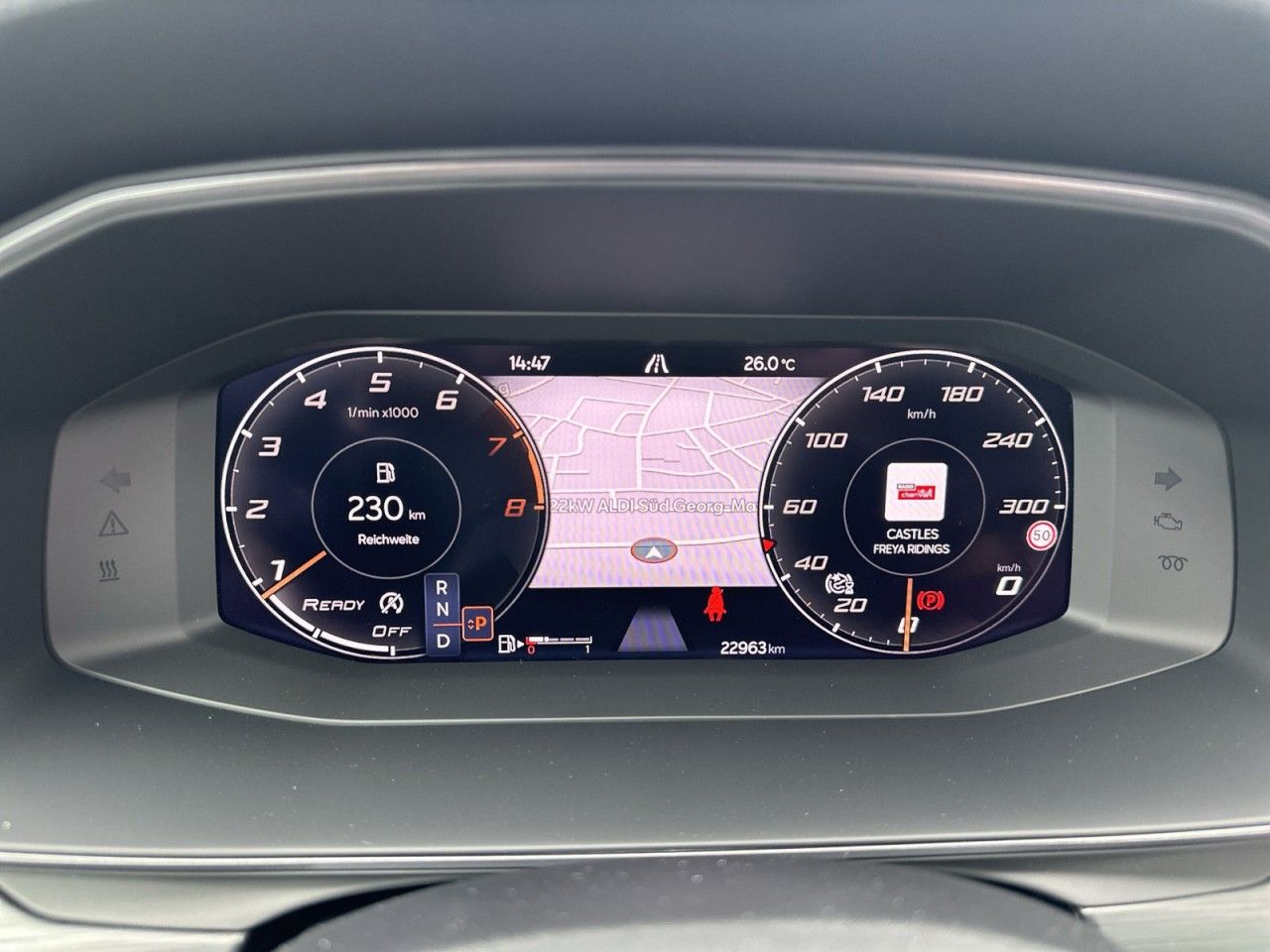 Fahrzeugabbildung CUPRA Leon Sportstourer 2.0TSI 245 PS DSG*AHK-Navi* - mit KI generiert/bearbeitet