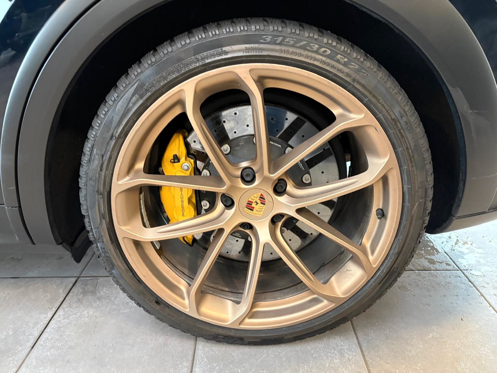 Fahrzeugabbildung Porsche Cayenne Coupe Turbo GT/Burmester/PCCB/Carbon