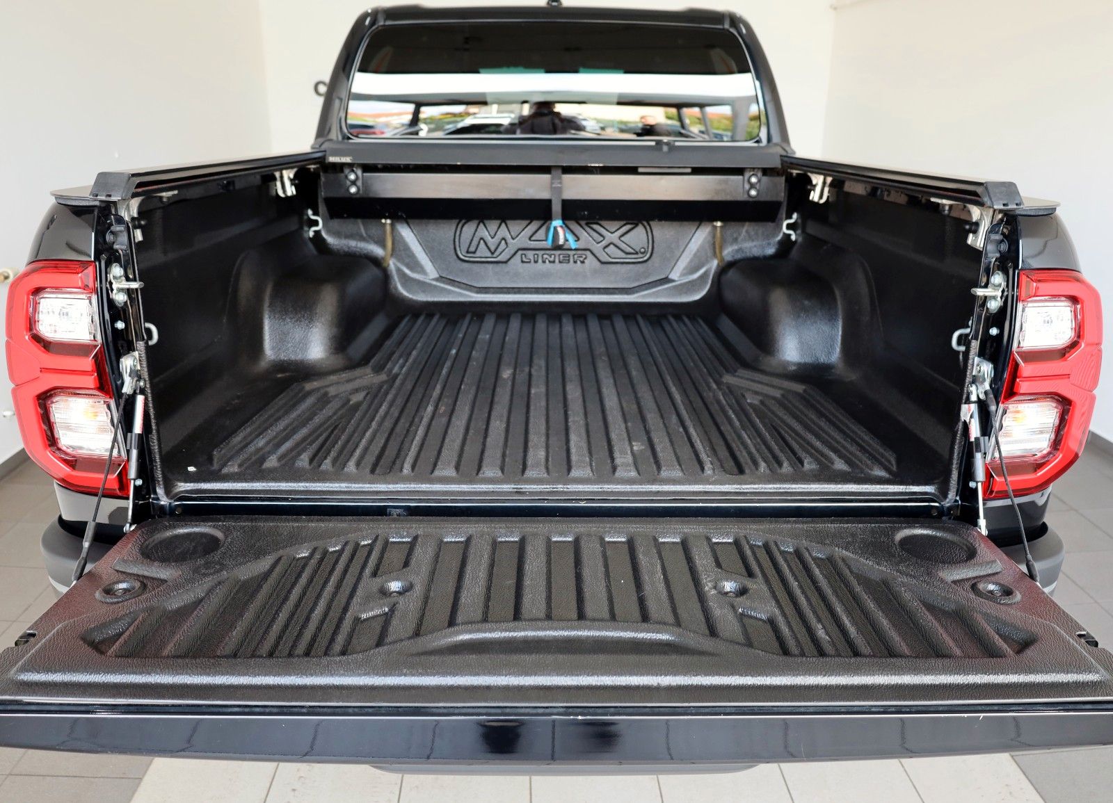 Fahrzeugabbildung Toyota Hilux 2.8 D-4D Invincible,DOKA,Leder,ACC,Kamera