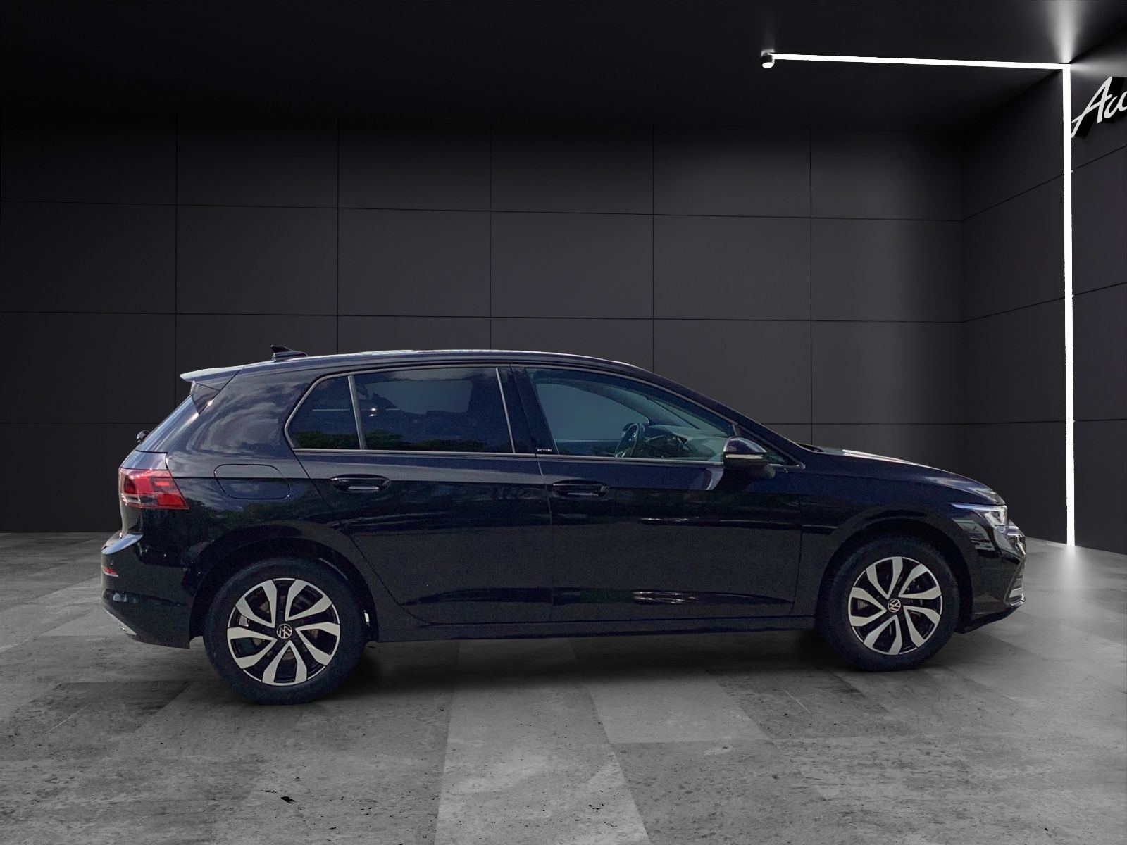 Fahrzeugabbildung Volkswagen Golf VIII eTSI Active DSG LED AHK Navi AID ACC P