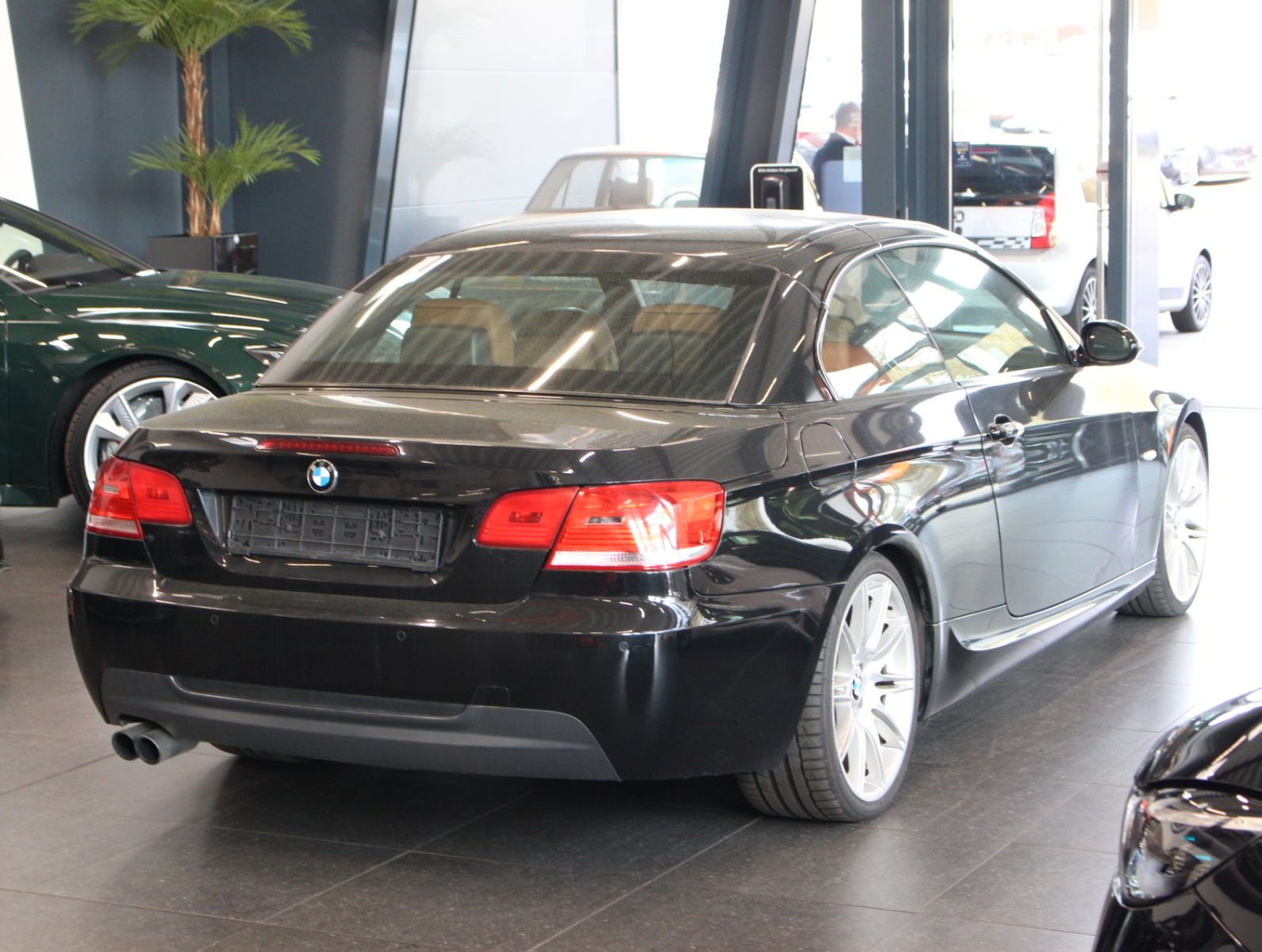 Fahrzeugabbildung BMW 325i Cabrio  M Sport Edition*Bi-Xenon*Navi*PDC