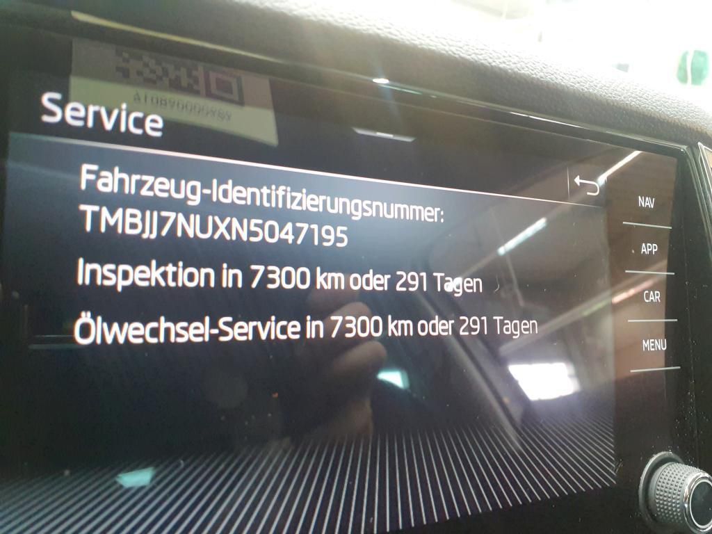 Skoda Karoq Ambition 2.0 TDI AHK*PDC*Tempo*Klima*NAV