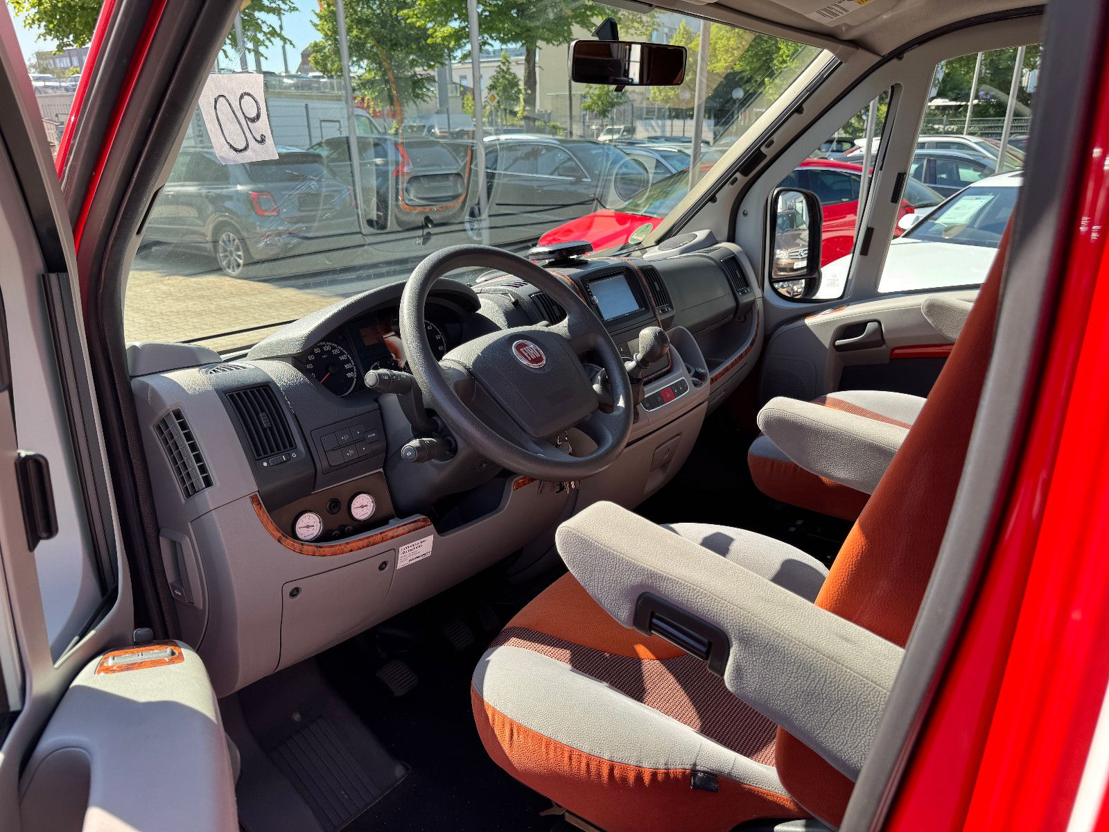 Fahrzeugabbildung Dethleffs GLOBEBUS T 004 FIAT KAMERA SAT TV LUFTFEDERUNG
