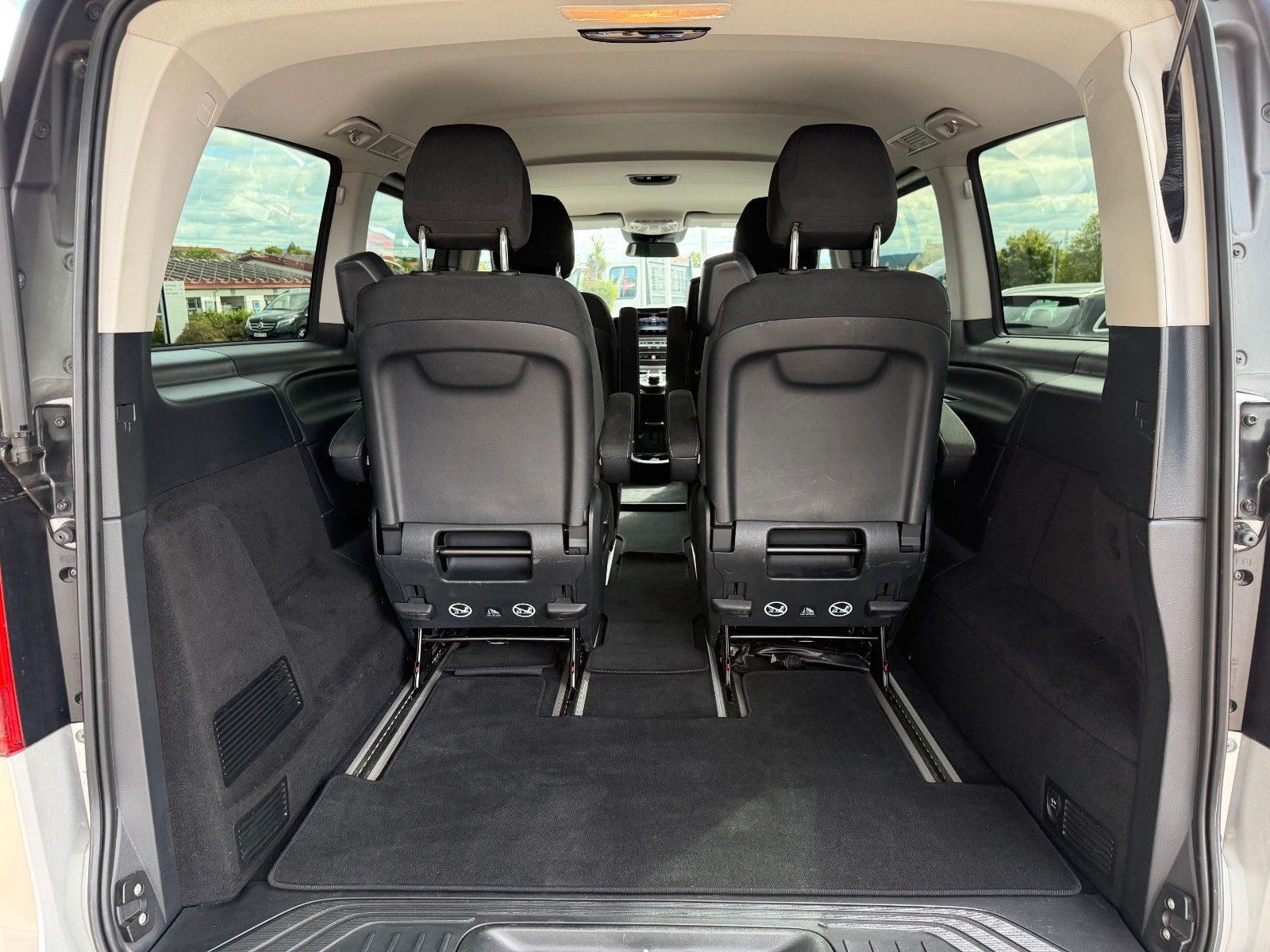 Fahrzeugabbildung Mercedes-Benz V 250 d EDITION AHK DISTRONIC Standheiz LED