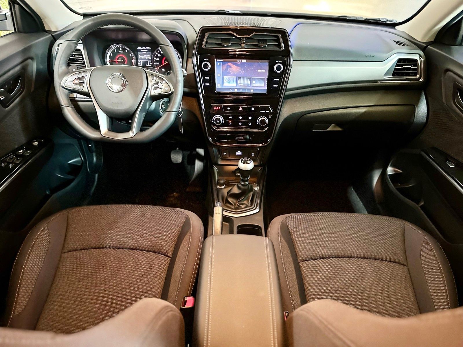 Fahrzeugabbildung Ssangyong Tivoli Amber 1,5P 2WD