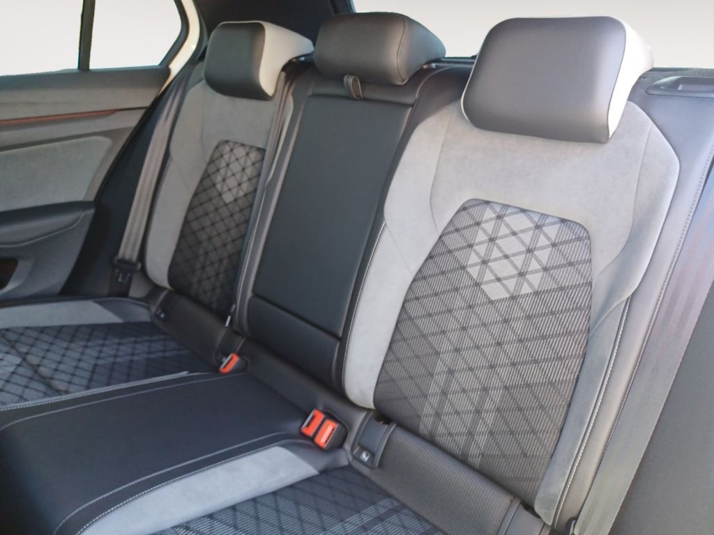 Fahrzeugabbildung Volkswagen Golf 1.5 TSI R-Line Navi, ACC, LED Plus, SWA