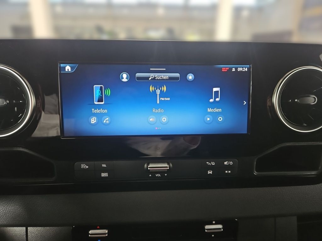 Fahrzeugabbildung Mercedes-Benz Sprinter 319 CDI Kasten L2H2 4x4 Schwingsitz LED