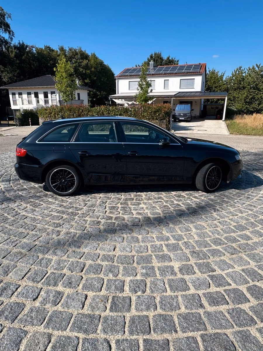 Audi A4 2011 — rear view