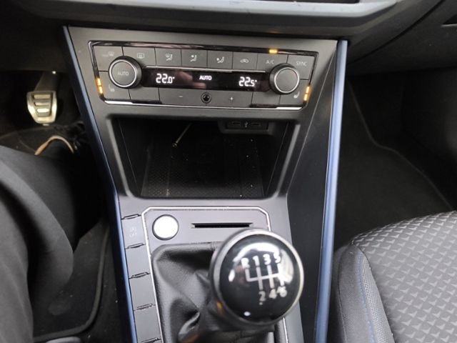 Fahrzeugabbildung Volkswagen Polo 1.0 TSI OPF United NAVI CLIMATR SITZHZG RÜC