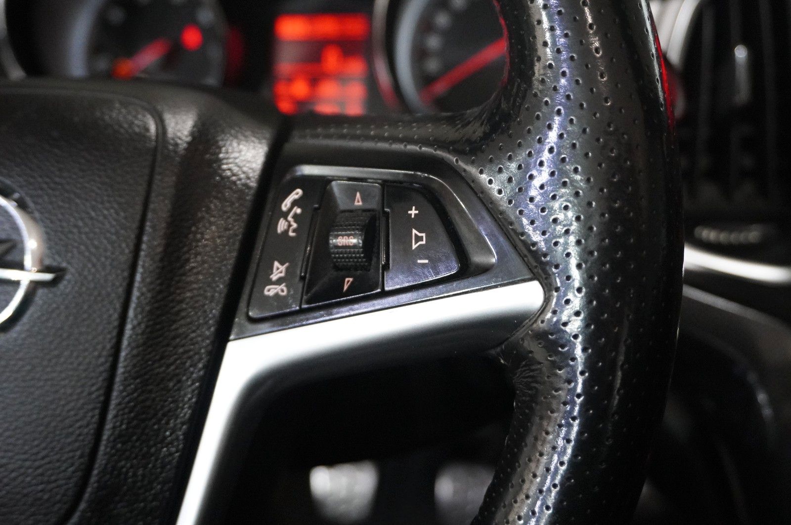 Fahrzeugabbildung Opel Cascada 2.0D INNOVATION BI-XENON/SHZ/SPORT/LEDER