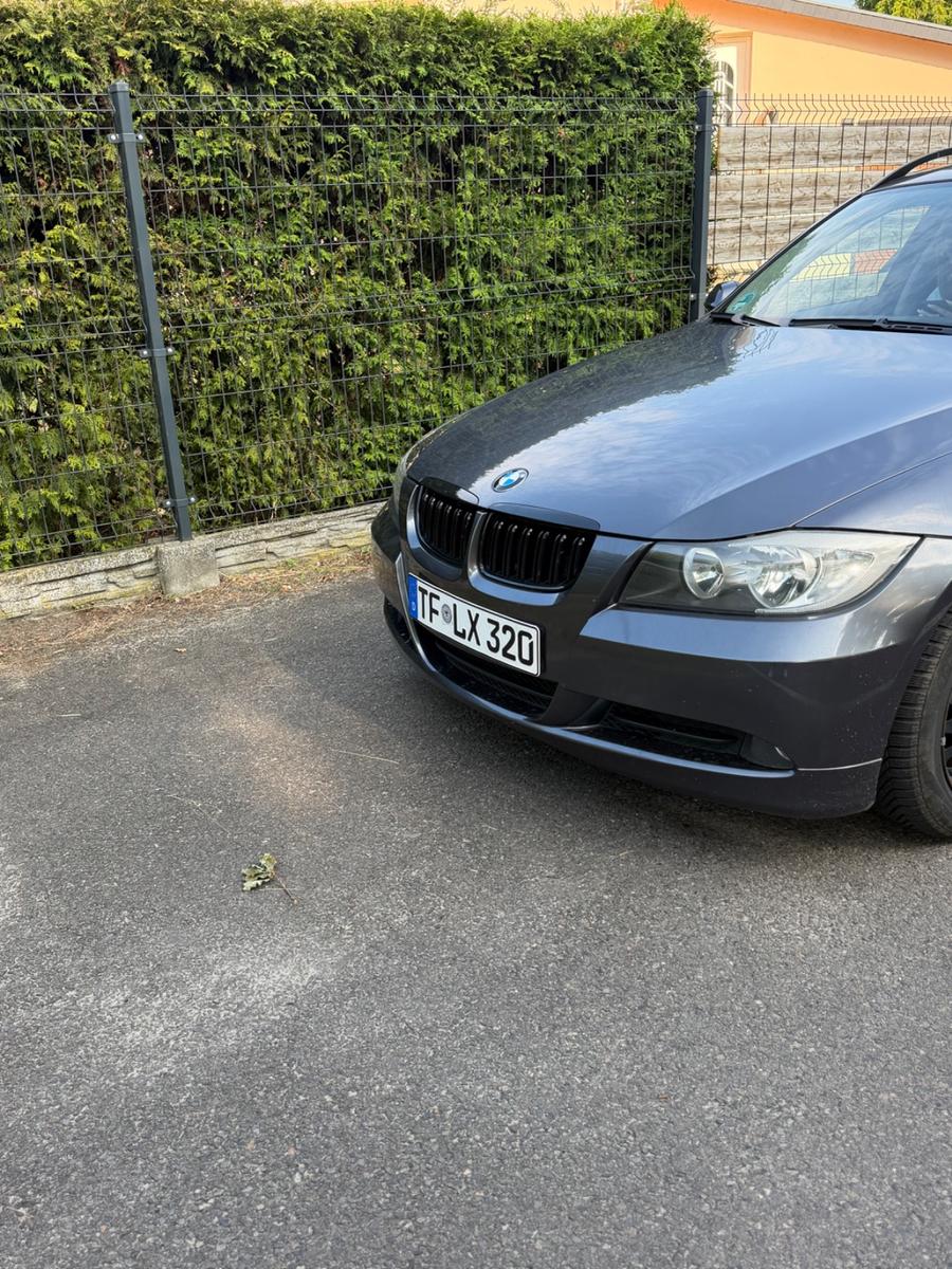 BMW 320 2006 — rear view