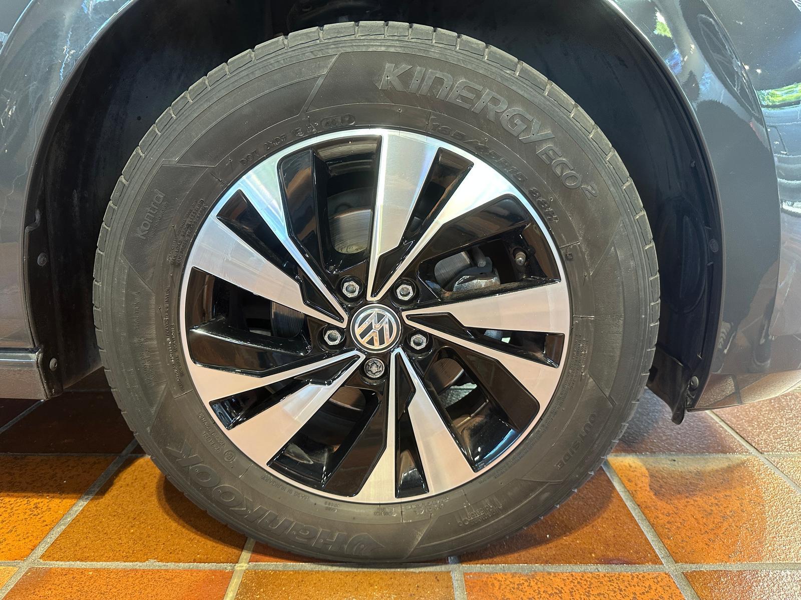 Volkswagen POLO COMFORTLINE KEYLESS TEMPOMAT PDC KAMERA NAV