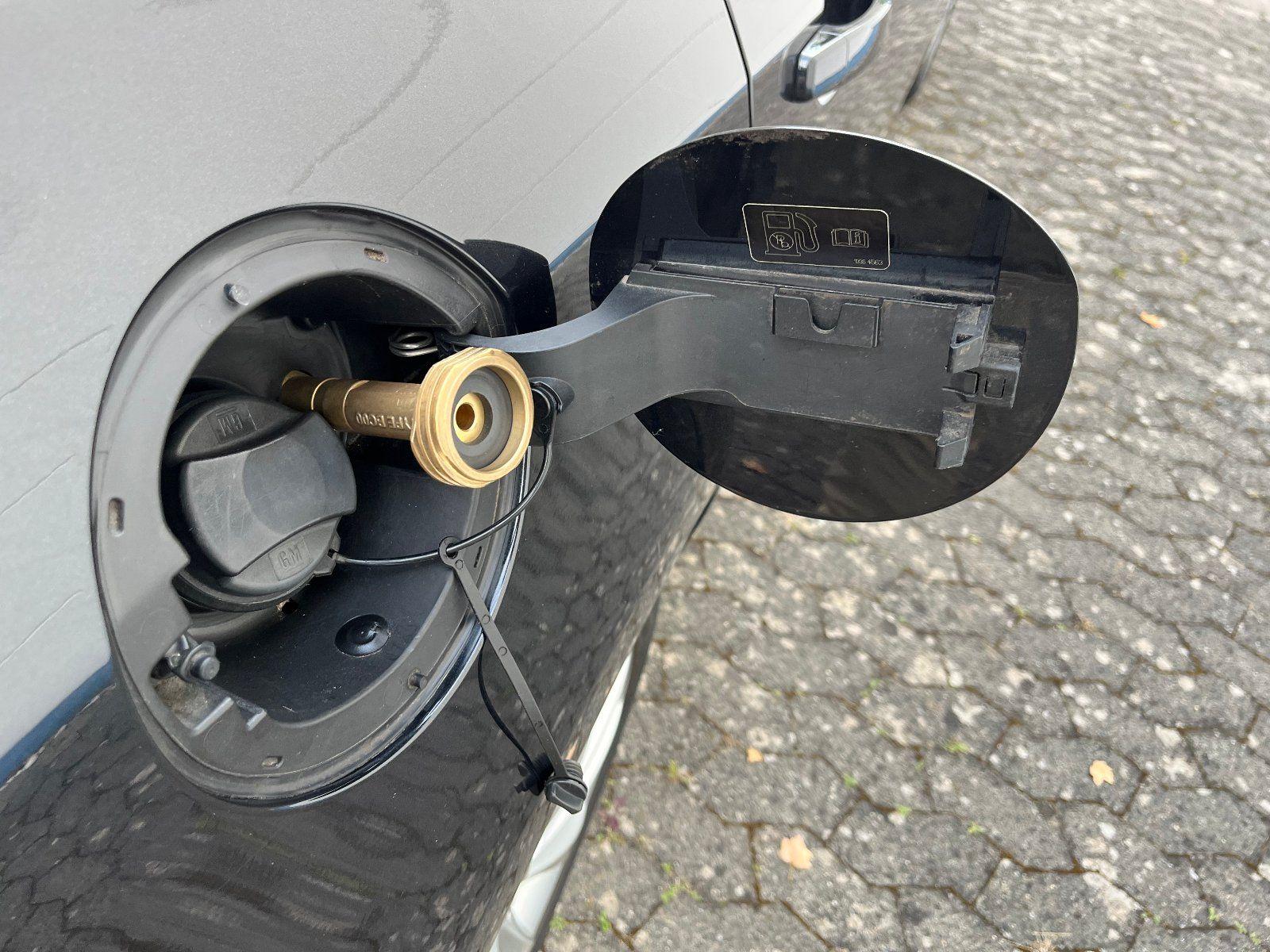 Opel Astra 2012 — photo 14