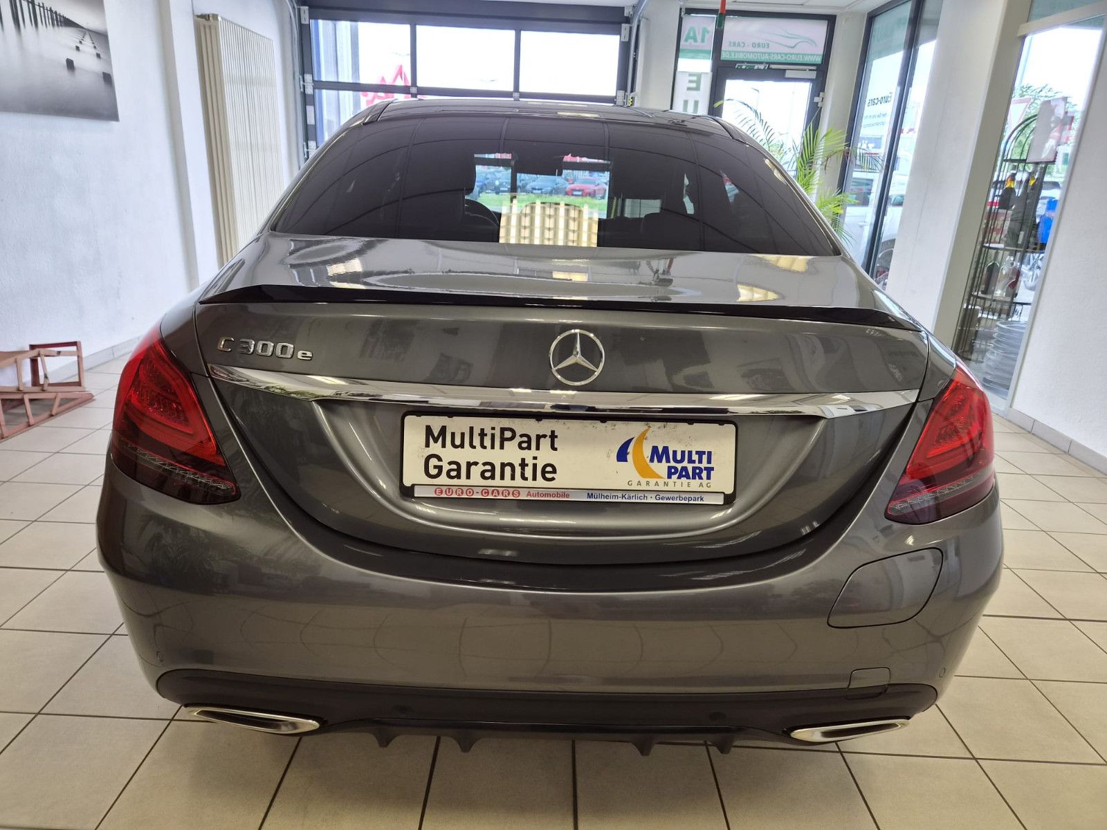 Fahrzeugabbildung Mercedes-Benz C 300 e Limousine/HIGH PERF. / KAMERA / AMG