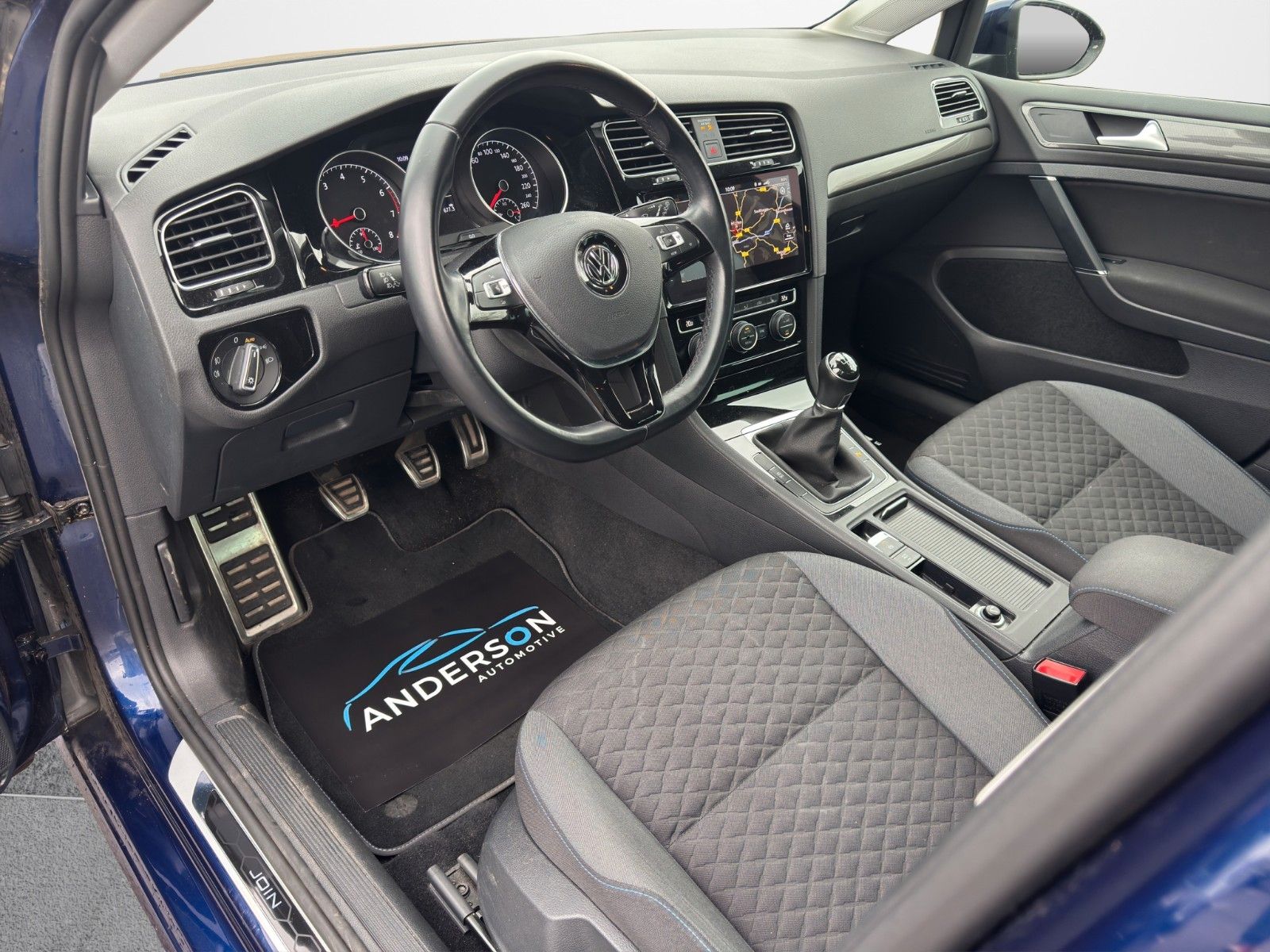 Fahrzeugabbildung Volkswagen GOLF VII 1.0TSI JOIN NAVI APP KAM SHZ MFL DAB