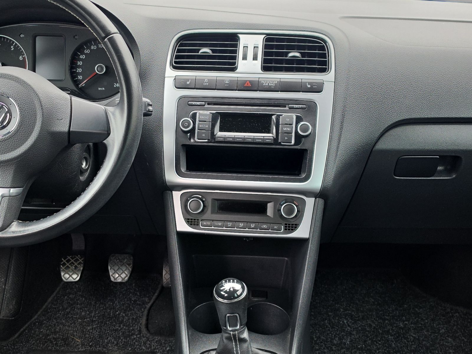Fahrzeugabbildung Volkswagen Polo V Match 4-TÜRIG SHZ PDC LEDER