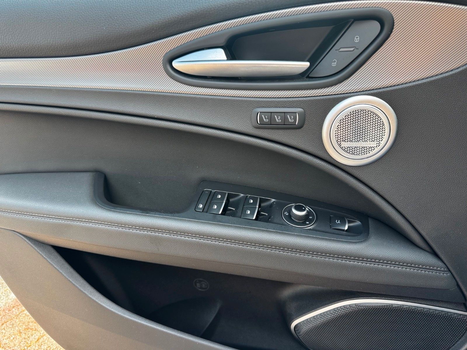 Fahrzeugabbildung Alfa Romeo Stelvio 2,0 Turbo Veloce NAVI ACC SITZHEIZUNG