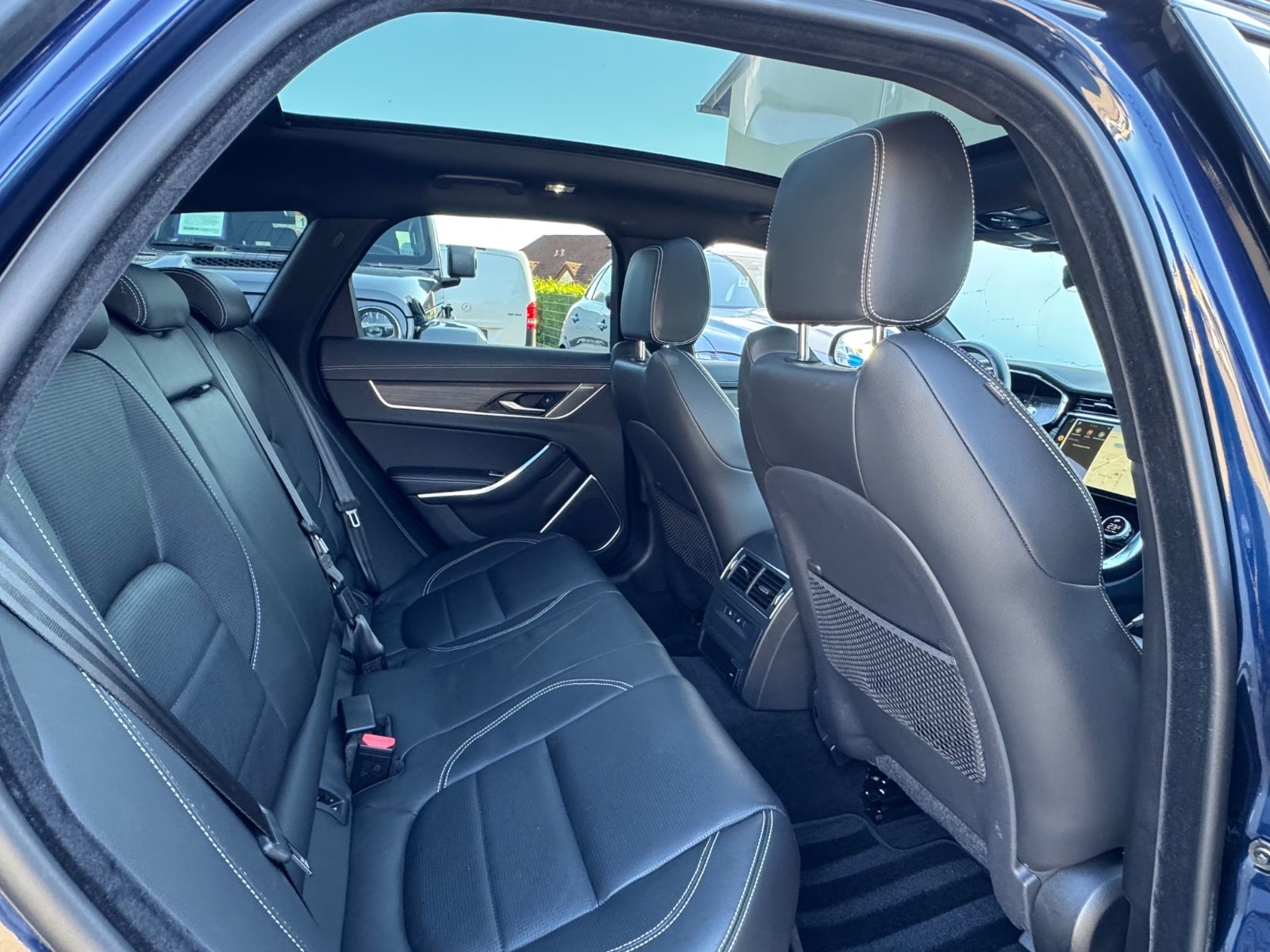 Fahrzeugabbildung Jaguar XF Sportbrake R-Dynamic SE AWD/PANO/KAM/MERIDIAN