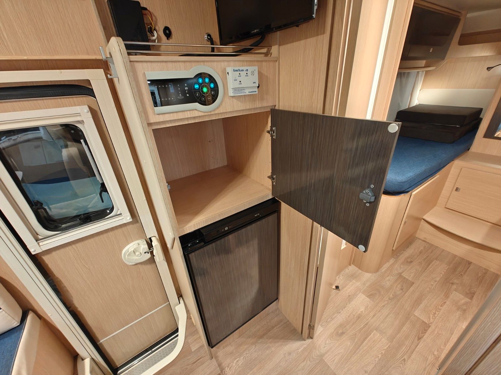 Fahrzeugabbildung XGO Dynamic 95 P - Autom. SAT, TV, Einzelbetten -