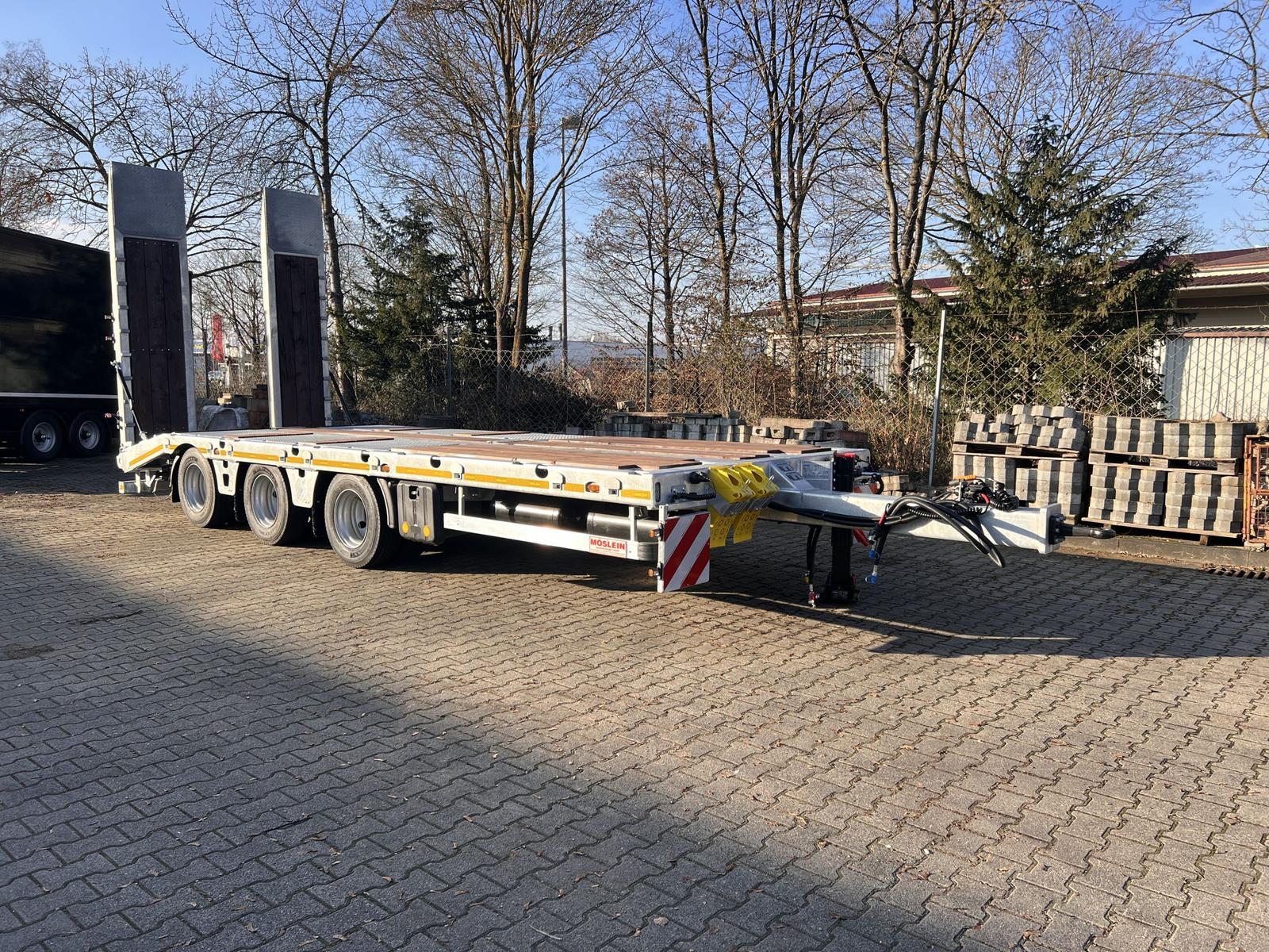 Möslein  34 t GG Tridem- Tieflader 3 Achs, gelenktNeufah