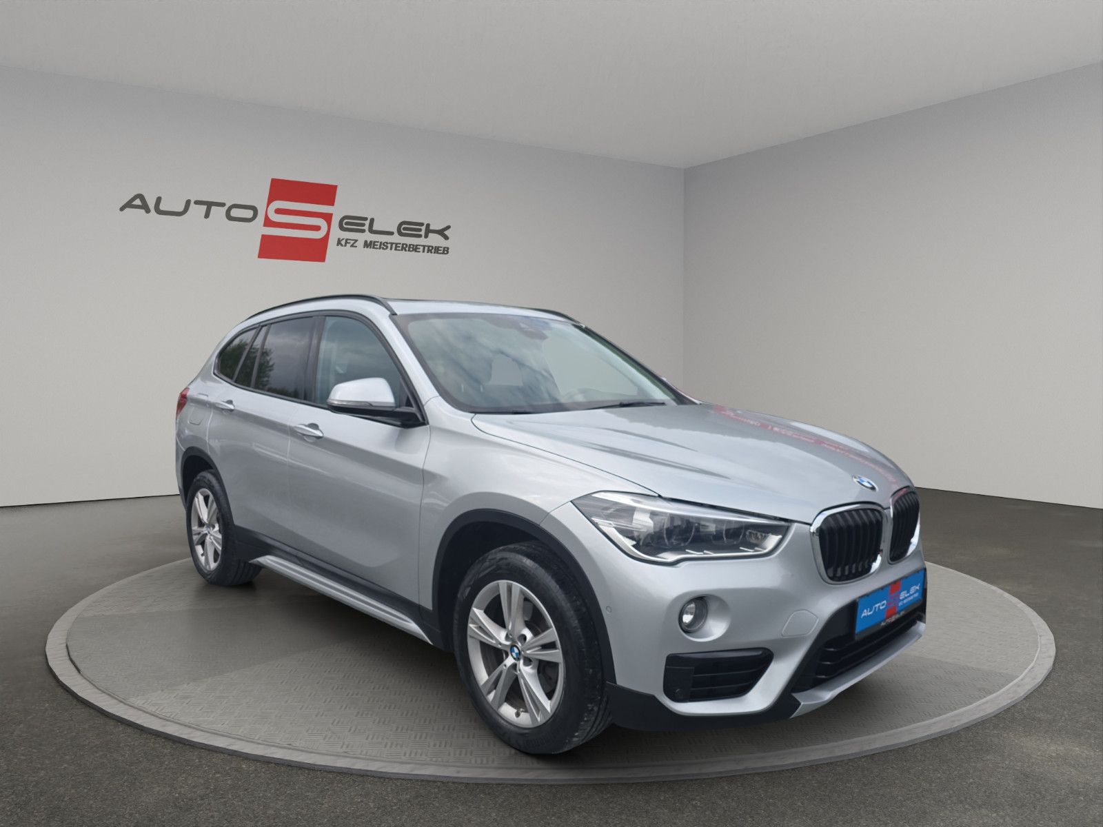 Fahrzeugabbildung BMW X1 xDrive 18 d Sport Line Advantage Parkassiste