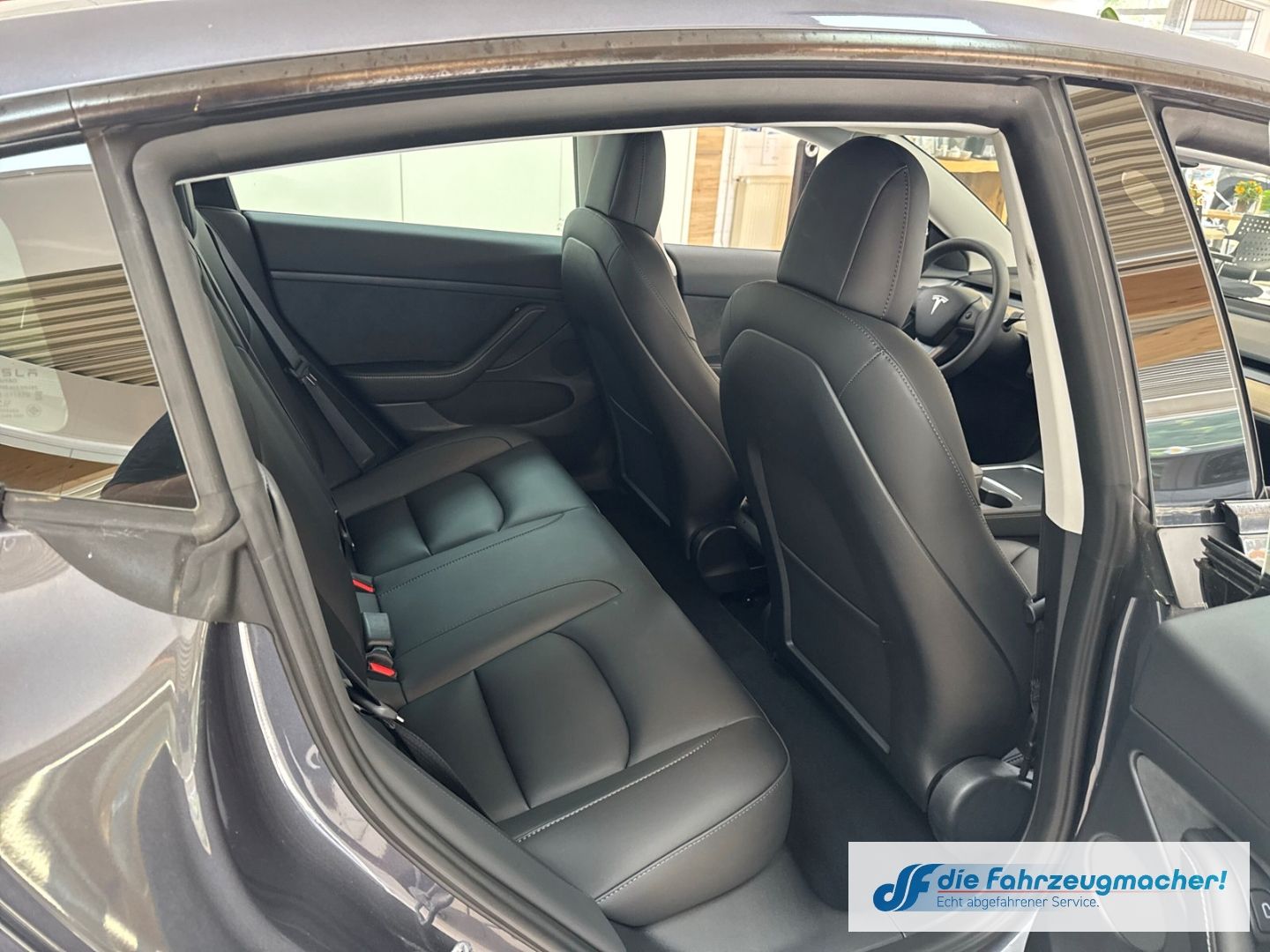 Fahrzeugabbildung Tesla Model 3 RWD Soundsystem ACC El. Heckklappe WLAN