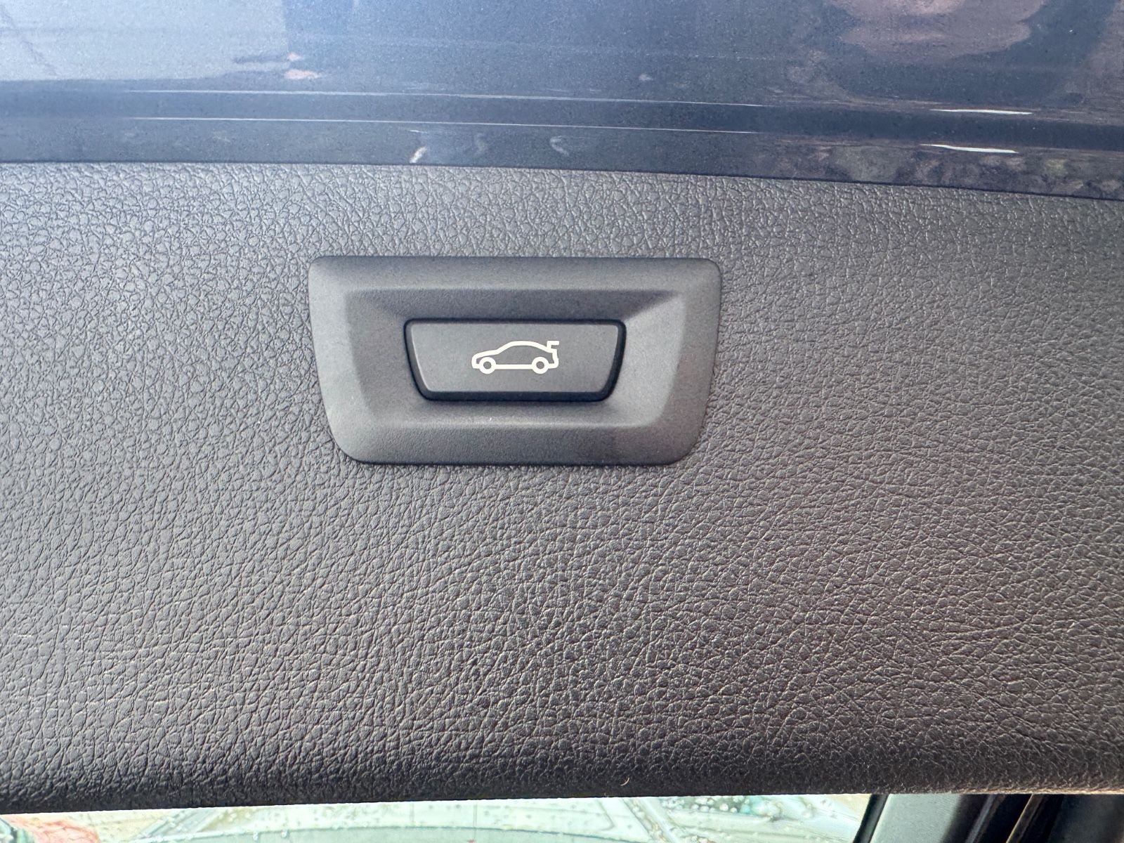 Fahrzeugabbildung BMW 330 xDrive Sport Line Panorama+HUD+erst 37500km