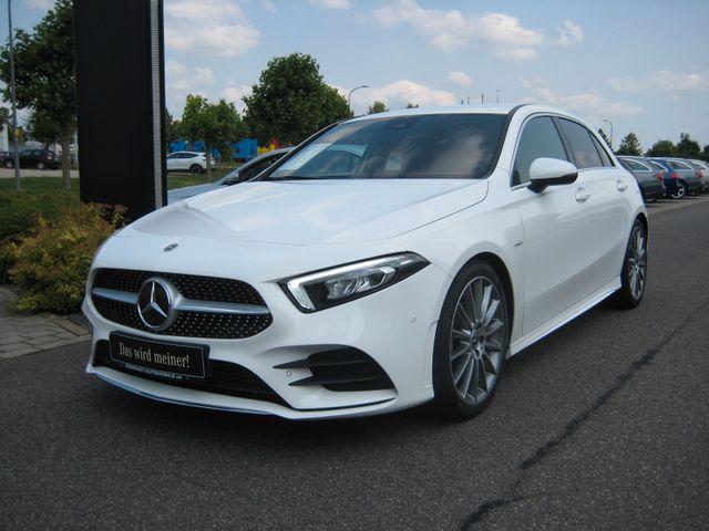 Mercedes-Benz A 200 AMG 6G LED Navi Kamera CarPlay Verkehrsz.