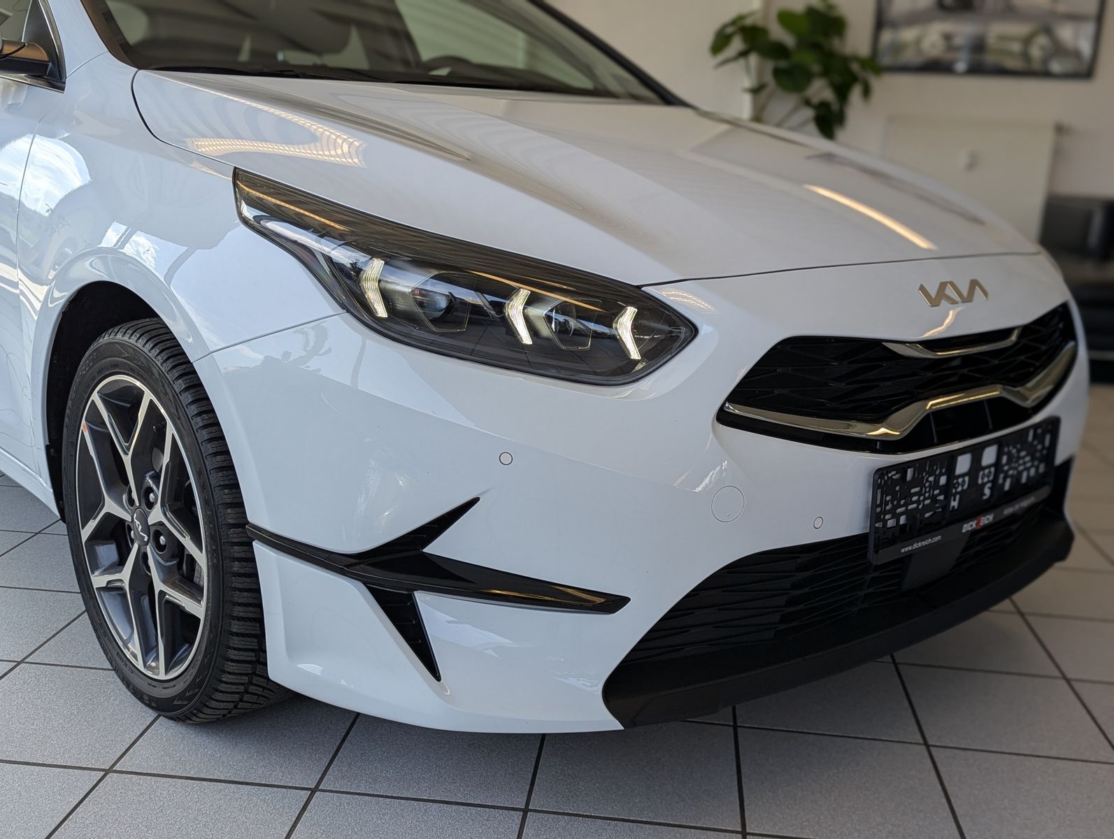 Fahrzeugabbildung Kia cee'd / Ceed 1.5 Ultimate Style-Pak. JBL ACC 7J
