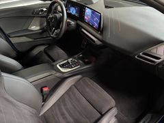 Fahrzeugabbildung BMW M 135i xDrive -- AHK/ DrivingProf/ HeadUp/ HiFi