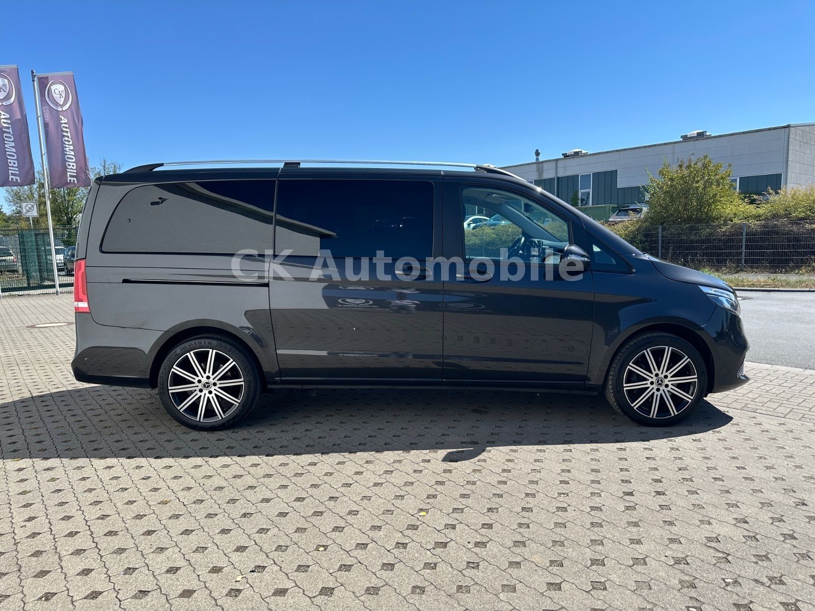 Fahrzeugabbildung Mercedes-Benz V250d AVANTGARDE EDITION 4MATIC lang/7 Sitze