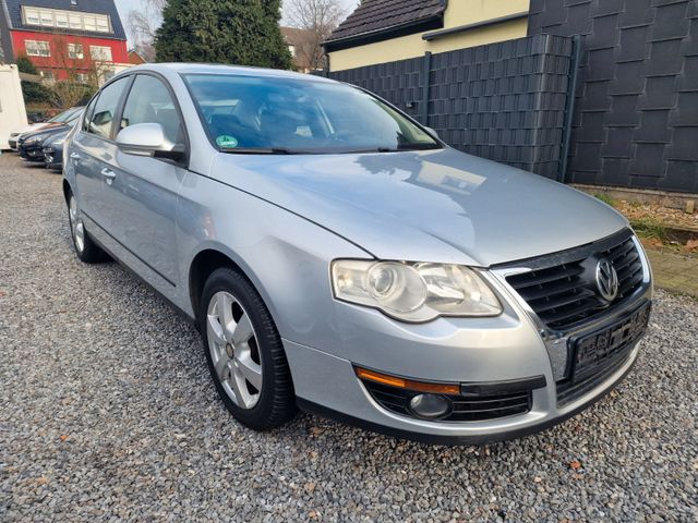 Volkswagen Passat Lim. Trendline 1.6 / KLIMA / ALU / TÜV