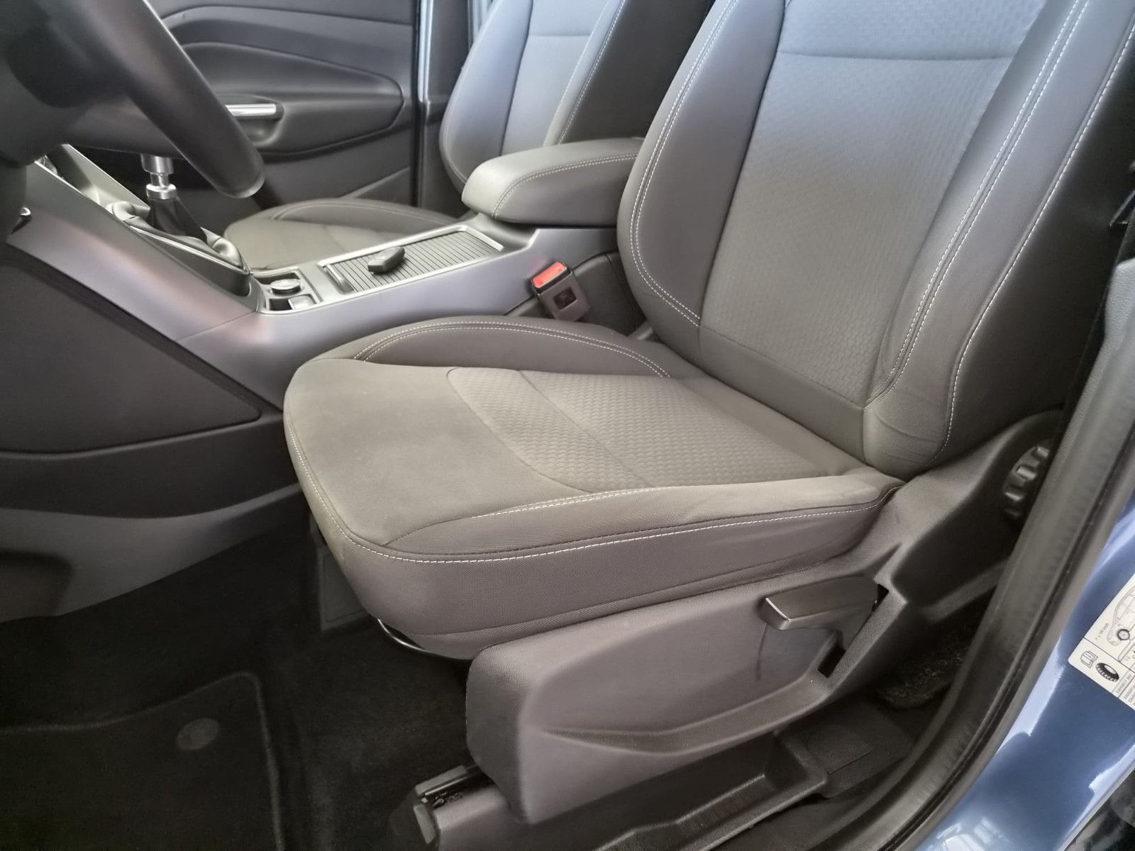 Fahrzeugabbildung Ford Kuga Cool & Connect / NAVI /