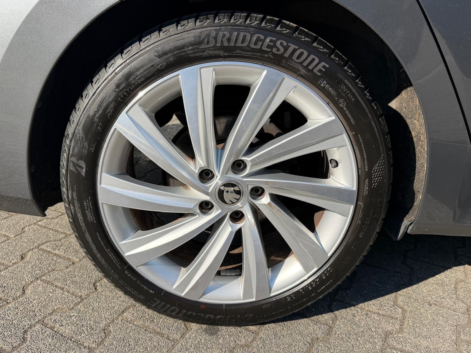 Fahrzeugabbildung SKODA Octavia 2.0TDI Style >VIRTU+HEAD+LED+SHZ+ACC+18"