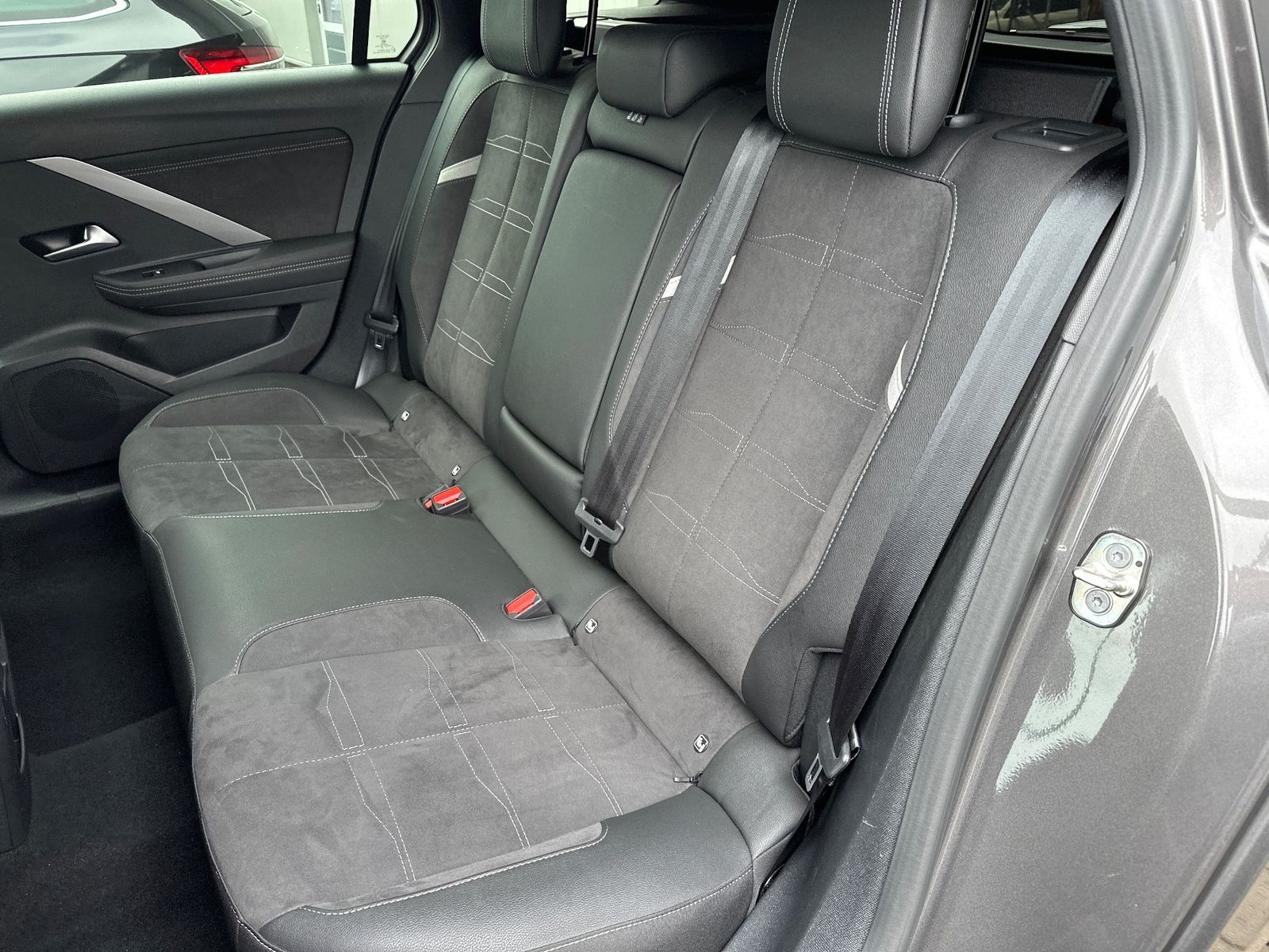 Fahrzeugabbildung Opel Astra ST 1.5 D GS Line NAV+LED+ACC+KAM+AHK+17ZO