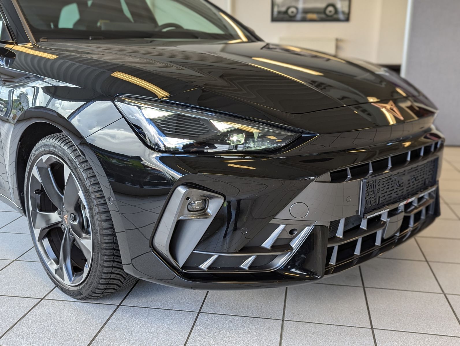 CUPRA Leon 1.5 eTSI Pano Intelligent-Dynamic-Edge-Pake - Image 9