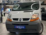 Renault Trafic Combi L1H1 2,7t  verglast*9- Sitzer*AHK* - mit Benzin-Antrieb: 9 Sitzer