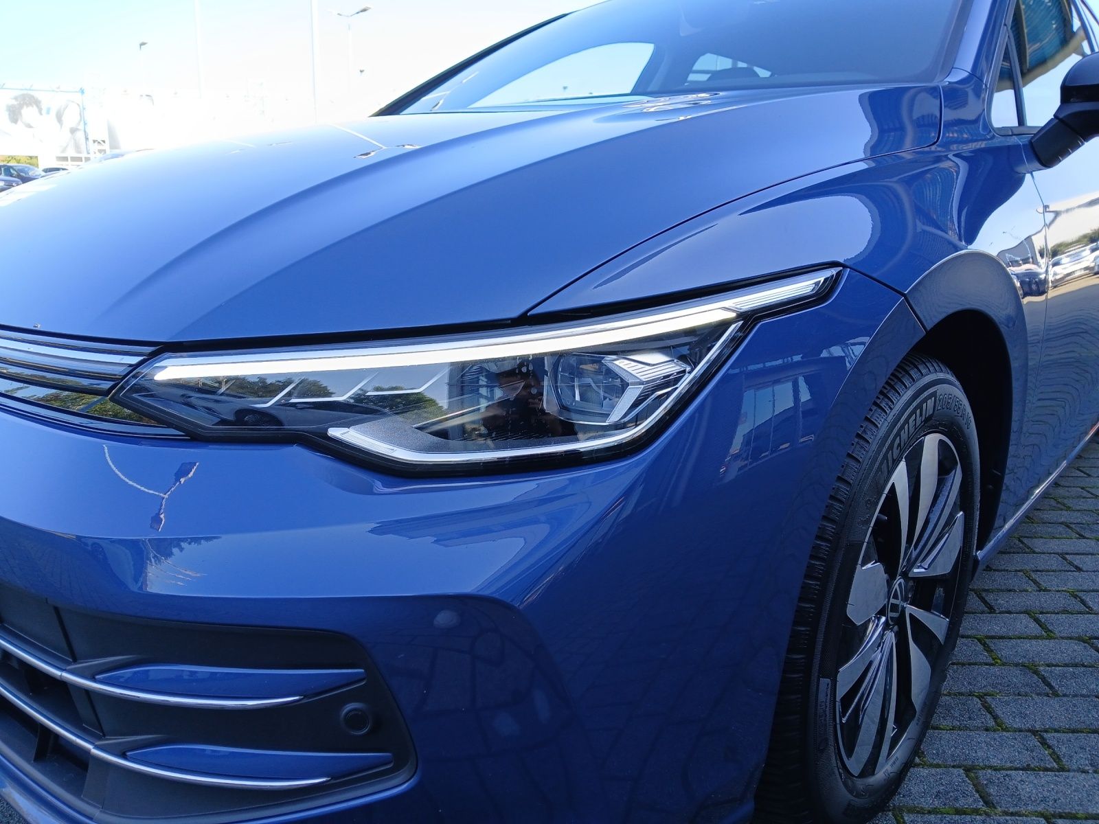 Fahrzeugabbildung Volkswagen Golf VIII Variant eTSI Goal DSG LED AHK Navi AID