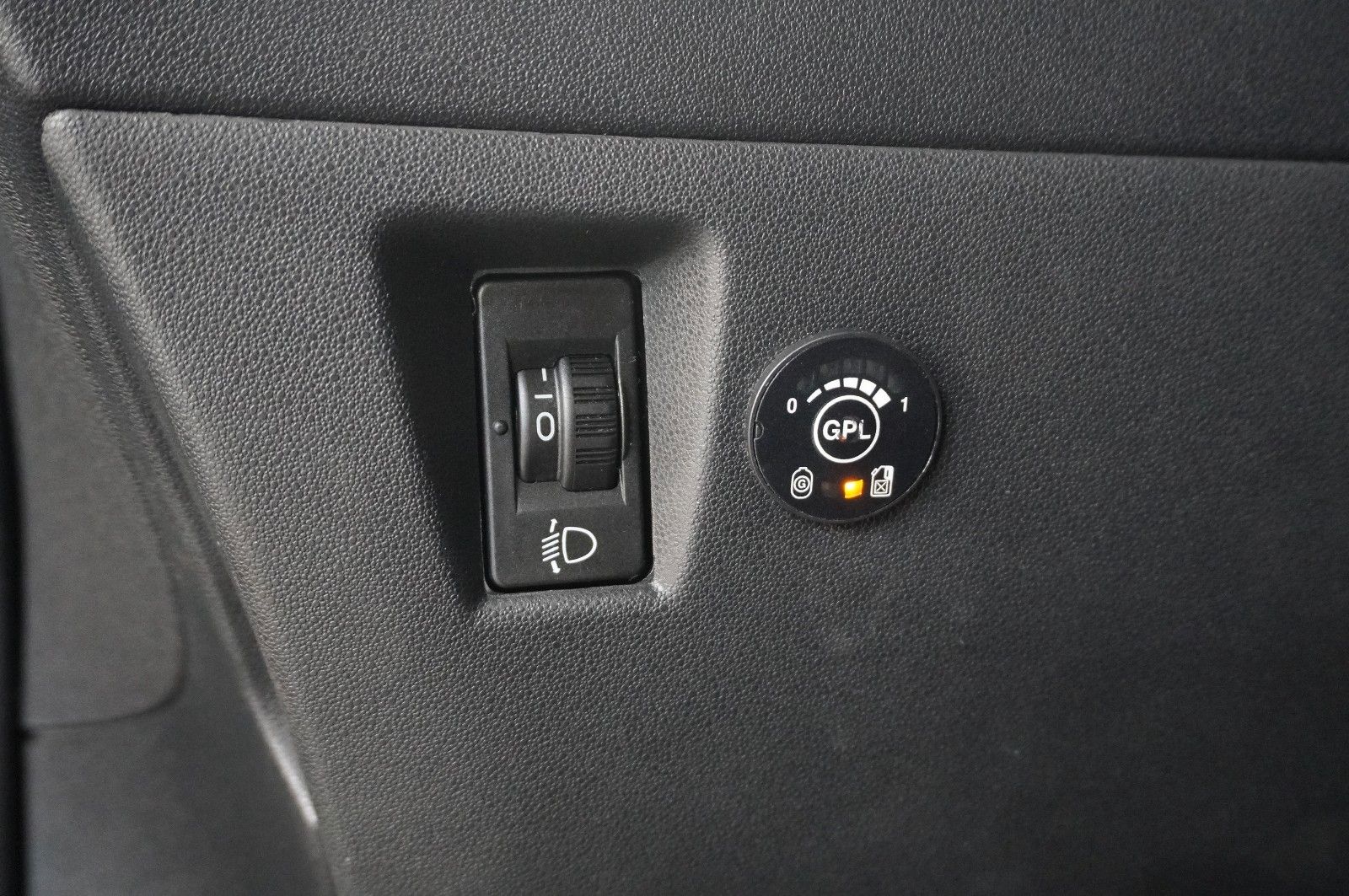 Fahrzeugabbildung Citroën C3 Picasso 1.4 GAS/ BENZIN Exclusive KLIMA/AHK