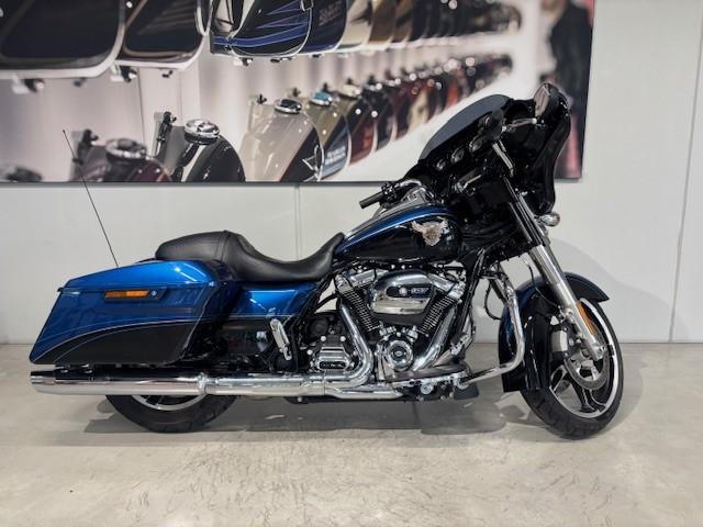 Harley-Davidson FLHXANV Street Glide 115th Anniversary - 1. Hand