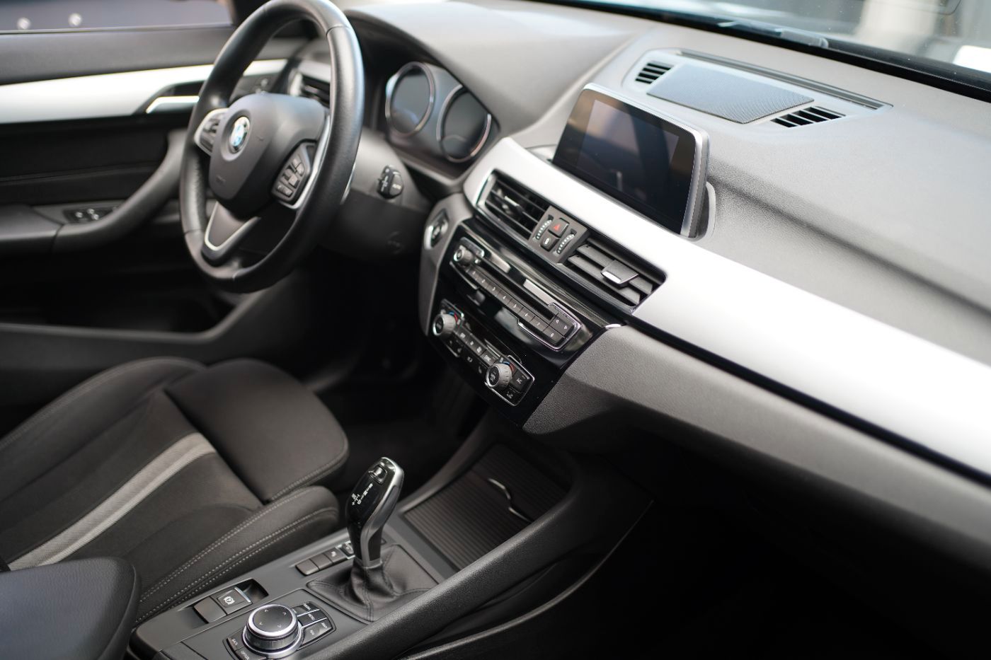 Fahrzeugabbildung BMW X1 20i Advantage +Navi+Parkassist+DrivingAssist+