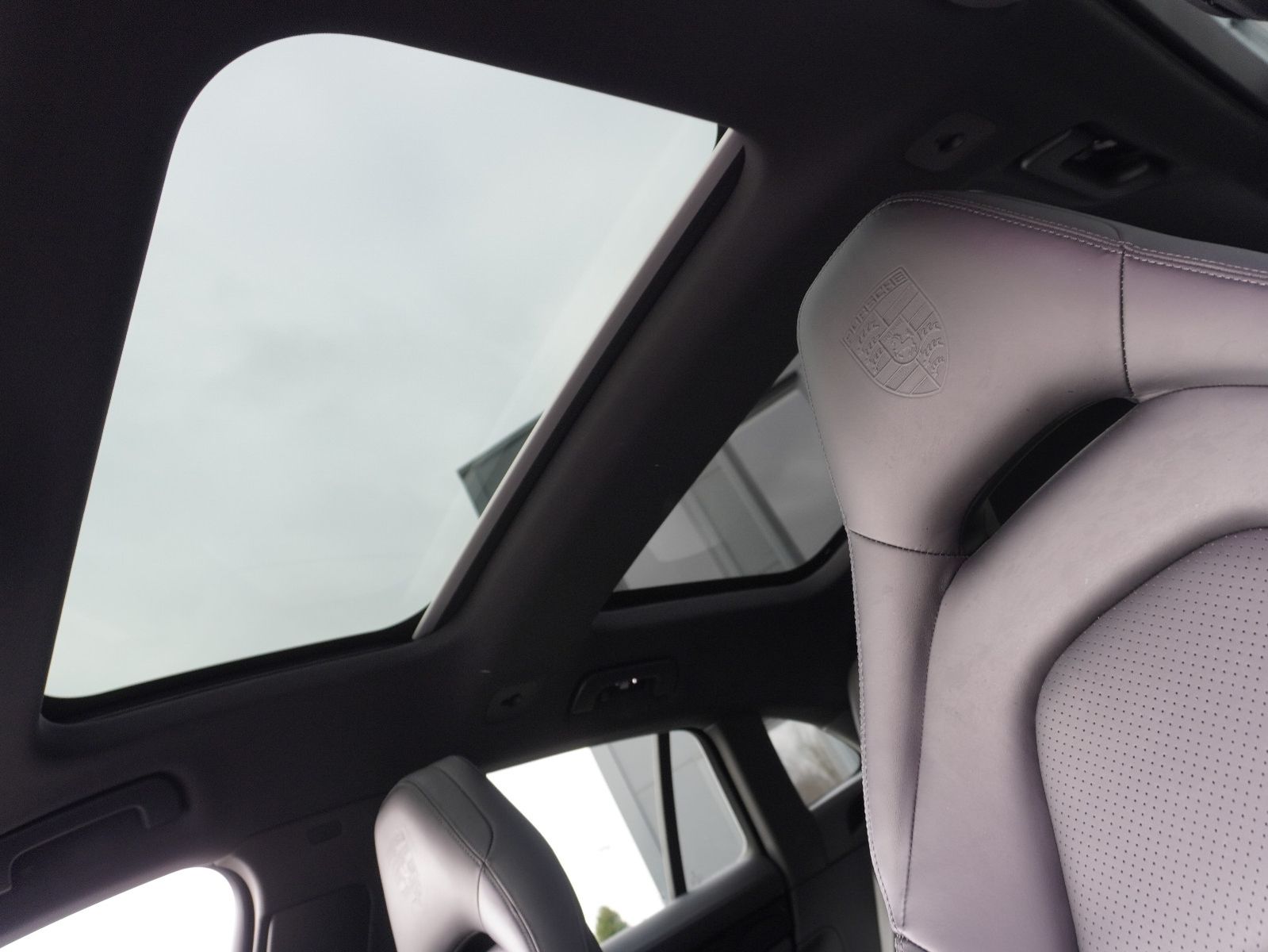 Fahrzeugabbildung Porsche Panamera Sport Turismo 4 E-Hybrid