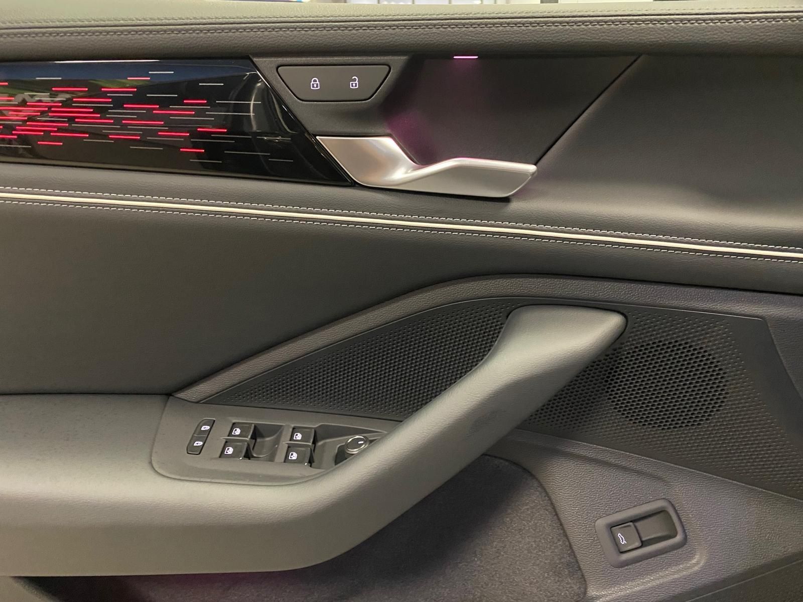 Fahrzeugabbildung Volkswagen PASSAT 2.0 TDI 110 kW Elegance+MATRIX+AHK+360RFK