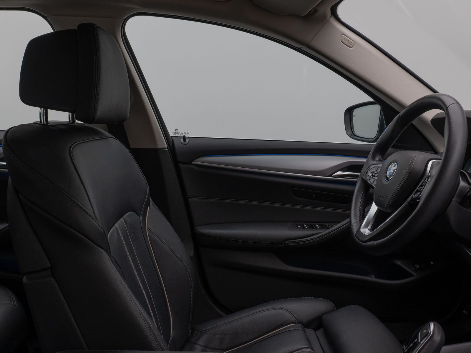 Fahrzeugabbildung BMW 530e Kamera Laser HUD DAB AHK Komfort Alarm ACC