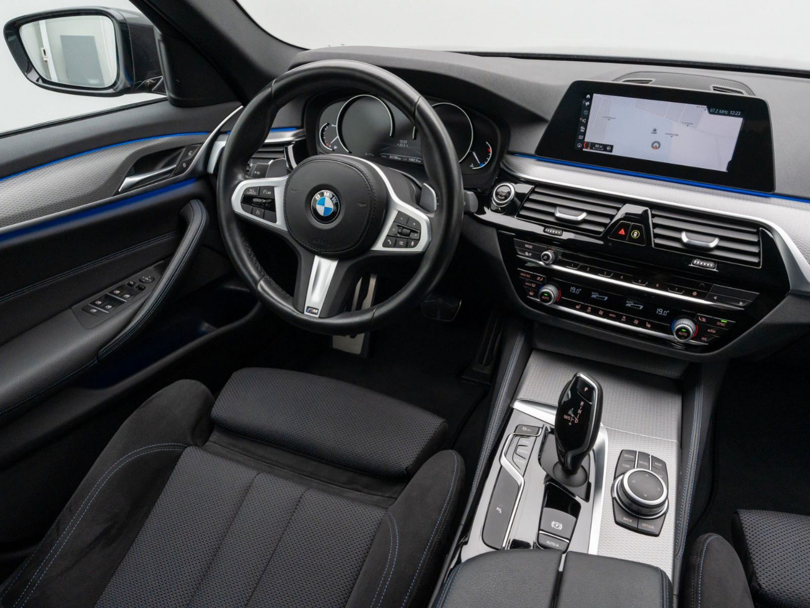 Fahrzeugabbildung BMW 520d xD M Sport LED Alarm DAB Kamera Parkassist