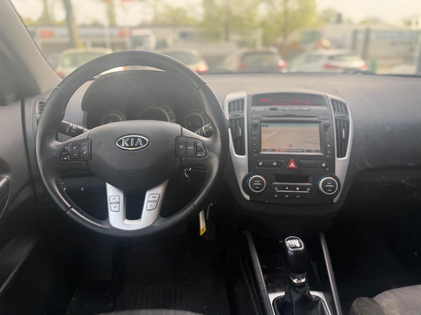Kia cee'd 2012 — photo 15