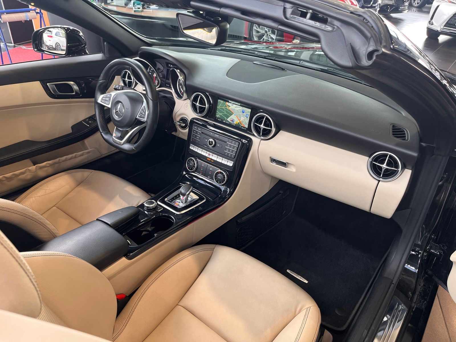 Fahrzeugabbildung Mercedes-Benz SLC 300 KLIMA NAV SHZ LEDER BEIGE