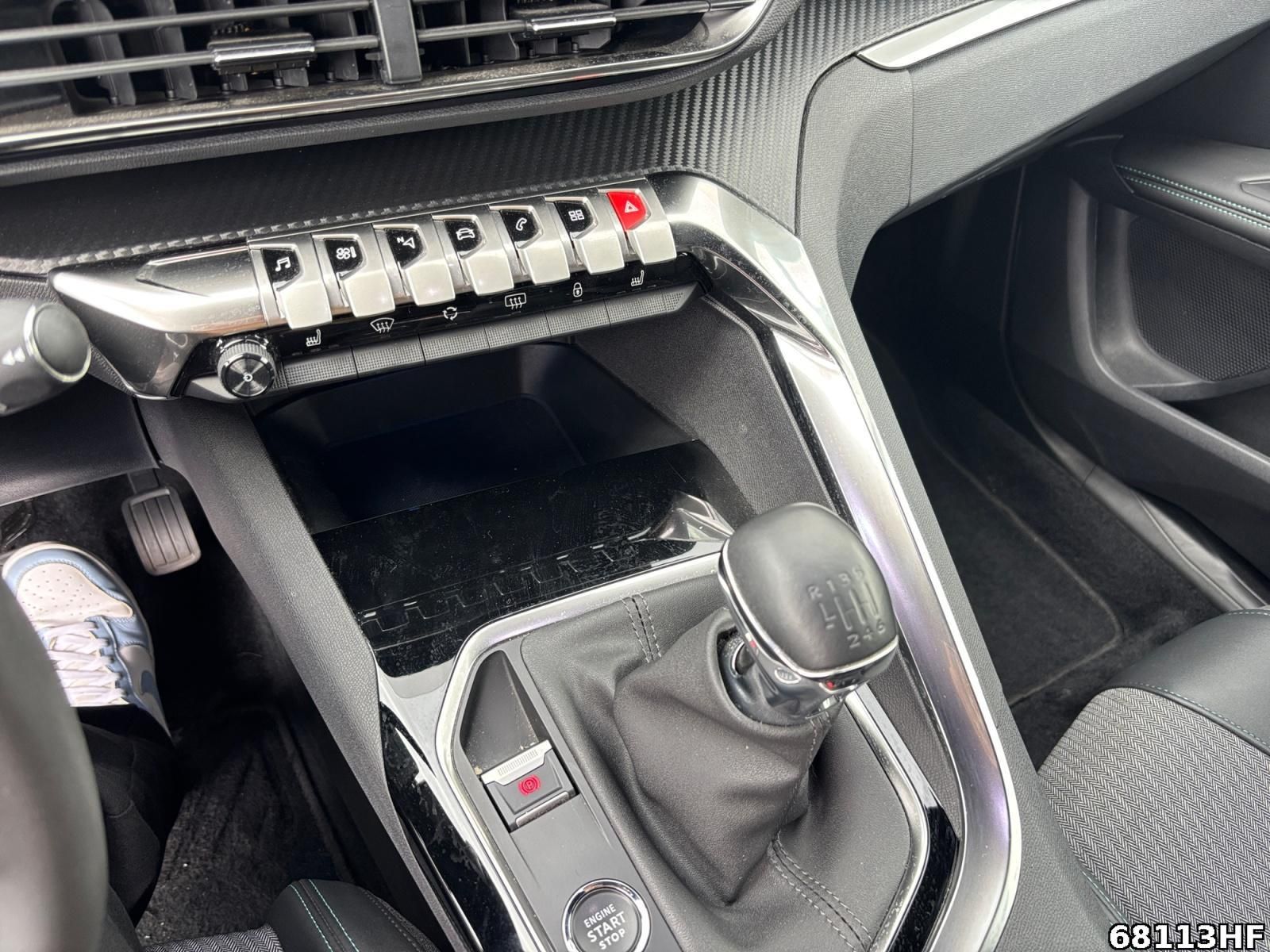 Fahrzeugabbildung Peugeot 3008 Allure +SHZ+ALLWETTER+CARPLAY+KEYLESS+LED+
